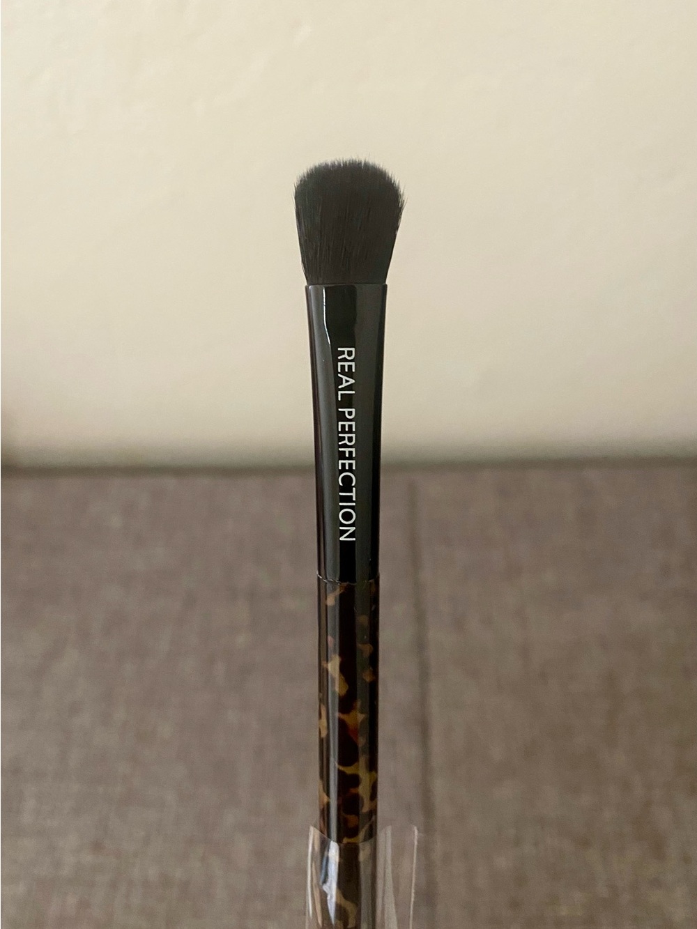 Eyeshadow brush with tortoise shell stem. New in package. From Real Perfection